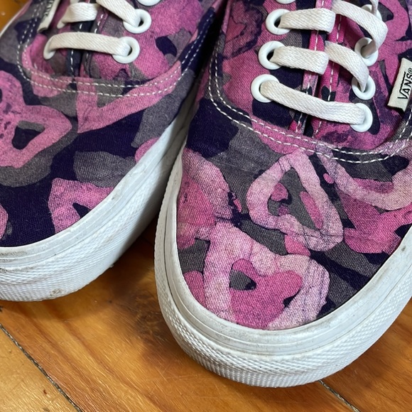 Della LA Batik Hearts VANS - ✨Like New✨ Sneakers - Picture 3 of 5